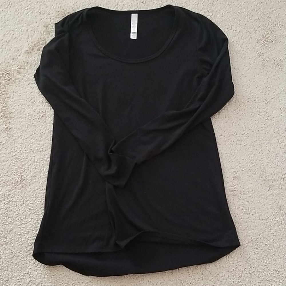 Lularoe black Lynae top